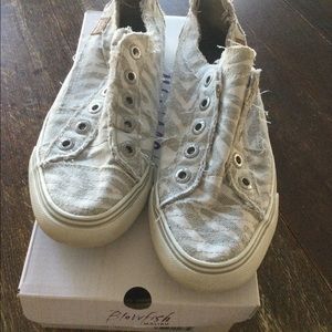 Blowfish Malibu White/Gray chucks, Women’s US size 8